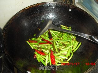 家常小炒之【家常炒蒜苔】的做法步骤：6