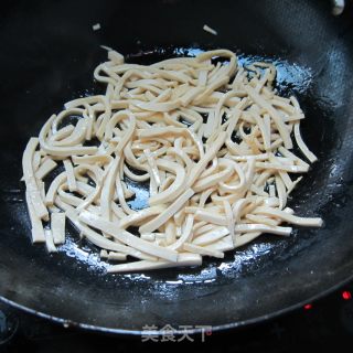 辣炒豆腐丝的做法步骤：2