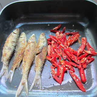 红烧小河鱼的做法步骤：5