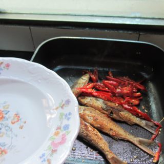 红烧小河鱼的做法步骤：6