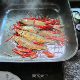 红烧小河鱼的做法步骤：7