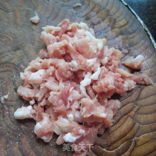 酱香肉丝的做法步骤：1