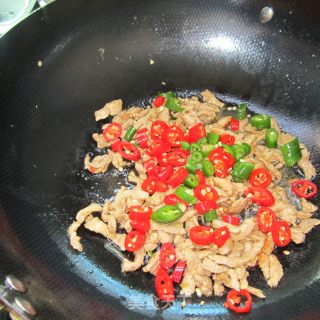 酱香肉丝的做法步骤：4