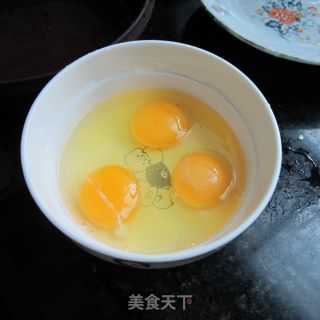 微波炉蛋羹的做法步骤：1
