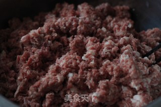 香炸牛肉丸子的做法步骤：1
