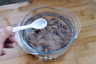 羊肝小米粥的做法步骤：2