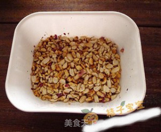 【新年美食】纯手工打造花生牛轧糖--简易棉花糖版的做法步骤：2