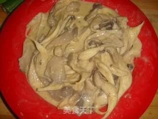 家常菜——五香炸鲜蘑的做法步骤：3