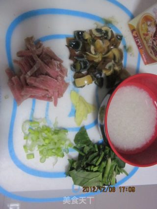 皮蛋瘦肉粥的做法步骤：1