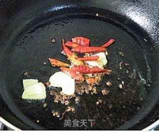 咸辣适中有嚼头的炒鸡做法-------干煸鸡的做法步骤：5