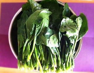 菠菜蛋花汤（虾皮版）的做法步骤：1