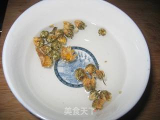 雪梨菊花茶的做法步骤：1