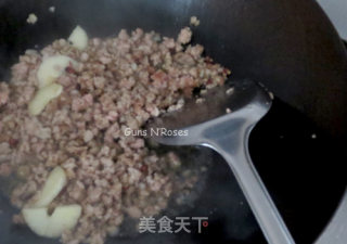豌豆炒肉的做法步骤：3