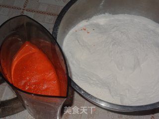 胡萝卜陀螺双色枣心馒头的做法步骤：2