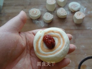 胡萝卜陀螺双色枣心馒头的做法步骤：9
