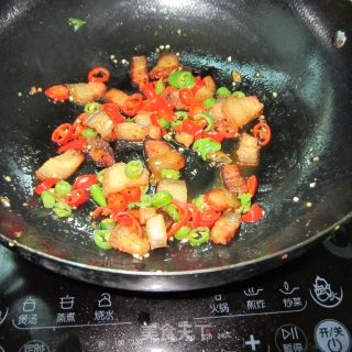 家常辣椒炒腊肉的做法步骤：5