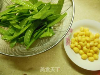 白果炒荷兰豆的做法步骤：2
