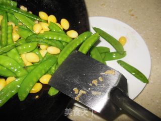 白果炒荷兰豆的做法步骤：12