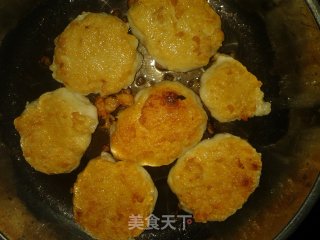 香煎鲮鱼饼&瓤虎皮尖椒的做法步骤：3