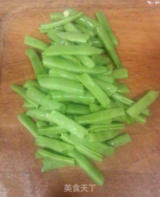雪菜炒四季豆的做法步骤：1