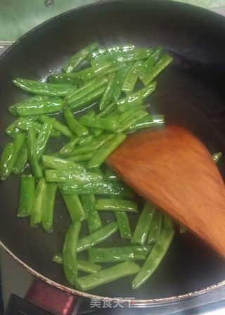 雪菜炒四季豆的做法步骤：4