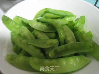 猪油渣炒时蔬的做法步骤：2