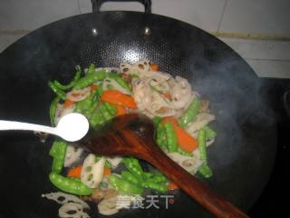 猪油渣炒时蔬的做法步骤：7