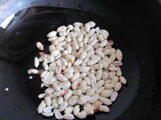 花生北极虾的做法步骤：2
