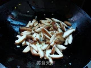 香菇炒鸡蛋的做法步骤：6