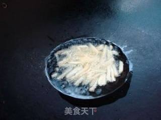双椒炒茶树菇的做法步骤：3