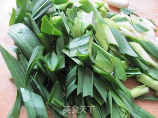 家常小菜---青蒜豆干的做法步骤：2
