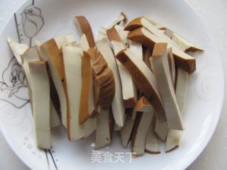 家常小菜---青蒜豆干的做法步骤：3