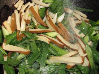 家常小菜---青蒜豆干的做法步骤：6