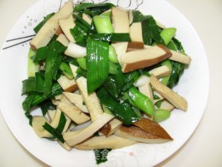家常小菜---青蒜豆干的做法步骤：8