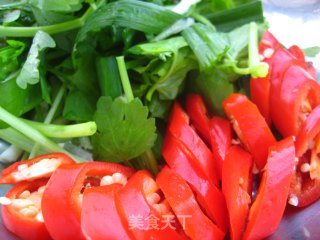 泡菜炒鸡杂的做法步骤：2