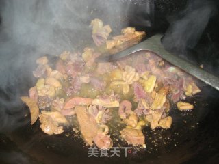 泡菜炒鸡杂的做法步骤：5