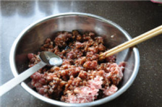 韭菜鲜肉水饺的做法步骤：1