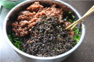 韭菜鲜肉水饺的做法步骤：9