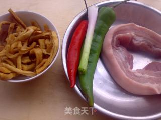 沙茶酱萝卜干炒肉的做法步骤：1