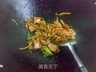 沙茶酱萝卜干炒肉的做法步骤：8
