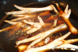 解馋小零食：红烧凤爪的做法步骤：3