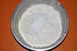 牛奶香菜包的做法步骤：1