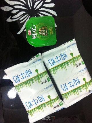 自制酸奶（面包机版）的做法步骤：1