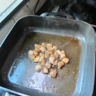 双椒炒肉丁的做法步骤：2