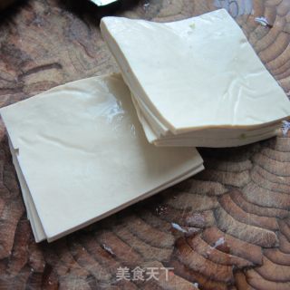 豆腐片炒腊肉的做法步骤：2