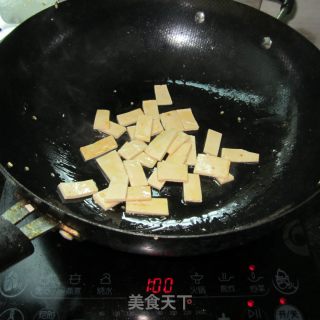 豆腐片炒腊肉的做法步骤：4