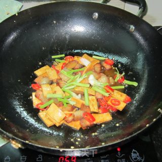 豆腐片炒腊肉的做法步骤：8