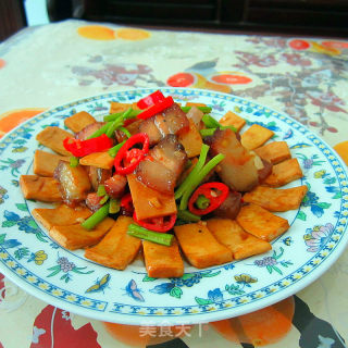 豆腐片炒腊肉的做法步骤：9