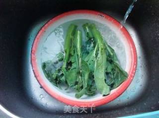 百搭的蛋炒菜之——芥兰炒鸡蛋的做法步骤：1