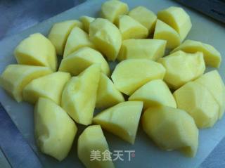 土豆焖排骨的做法步骤：1